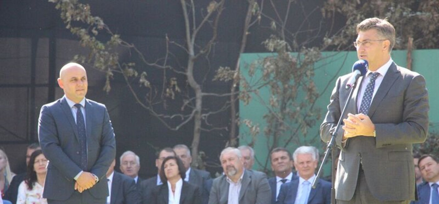 Plenković otvorio mimohod sudionika 53. Vinkovačkih jeseni: Vlada nastavlja jednakim angažmanom podupirati Slavoniju